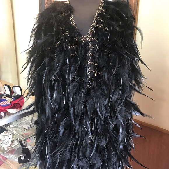 Feathered Accessory - Picture 2 of 4